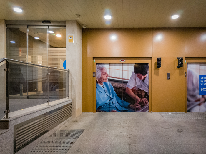 residencia de ancianos fotografia serie Moneda Viviente subvertising contrapublicidad la jovencita situacionismo critica social Klossowski Antonio Beltran
