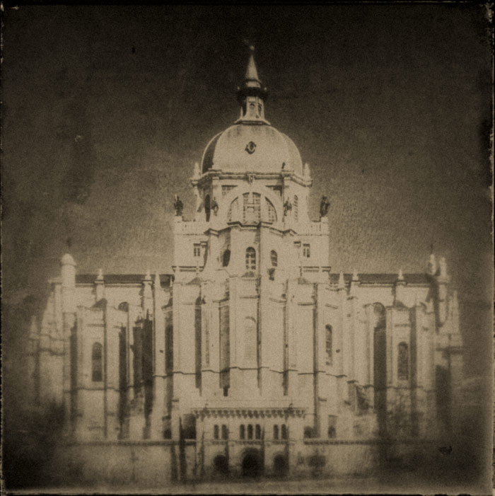 La Catedral de la Almudena, vista desde el Campo del Moro