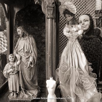 muñecos imagineria religiosa escaparate fotografia patriarcado poesia Antonio Beltran 