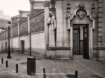 estatua jesucristo calle medinaceli fotografia poesia Antonio Beltran